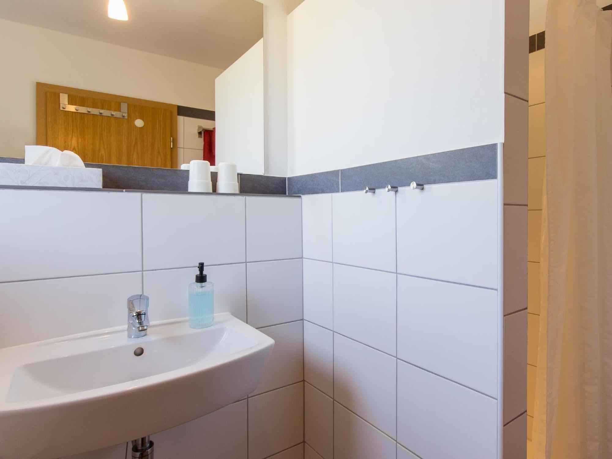 Ferienhaus Schwaab-Scherr, Genau Zwischen Bernkastel-Kues Und Traben-Trarbach, Mit Kostenlosem Oepnv-Ticket Fuer Bus Und Bahn, Parkplaetzen Und Fahrradgarage Erden Ngoại thất bức ảnh