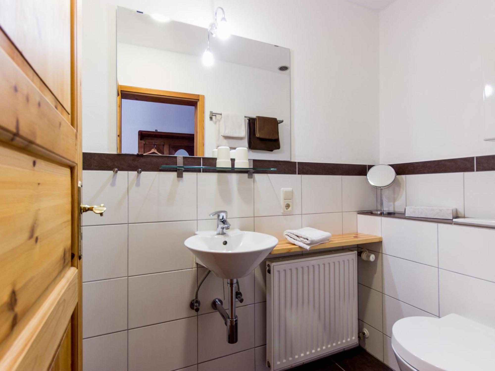Ferienhaus Schwaab-Scherr, Genau Zwischen Bernkastel-Kues Und Traben-Trarbach, Mit Kostenlosem Oepnv-Ticket Fuer Bus Und Bahn, Parkplaetzen Und Fahrradgarage Erden Ngoại thất bức ảnh