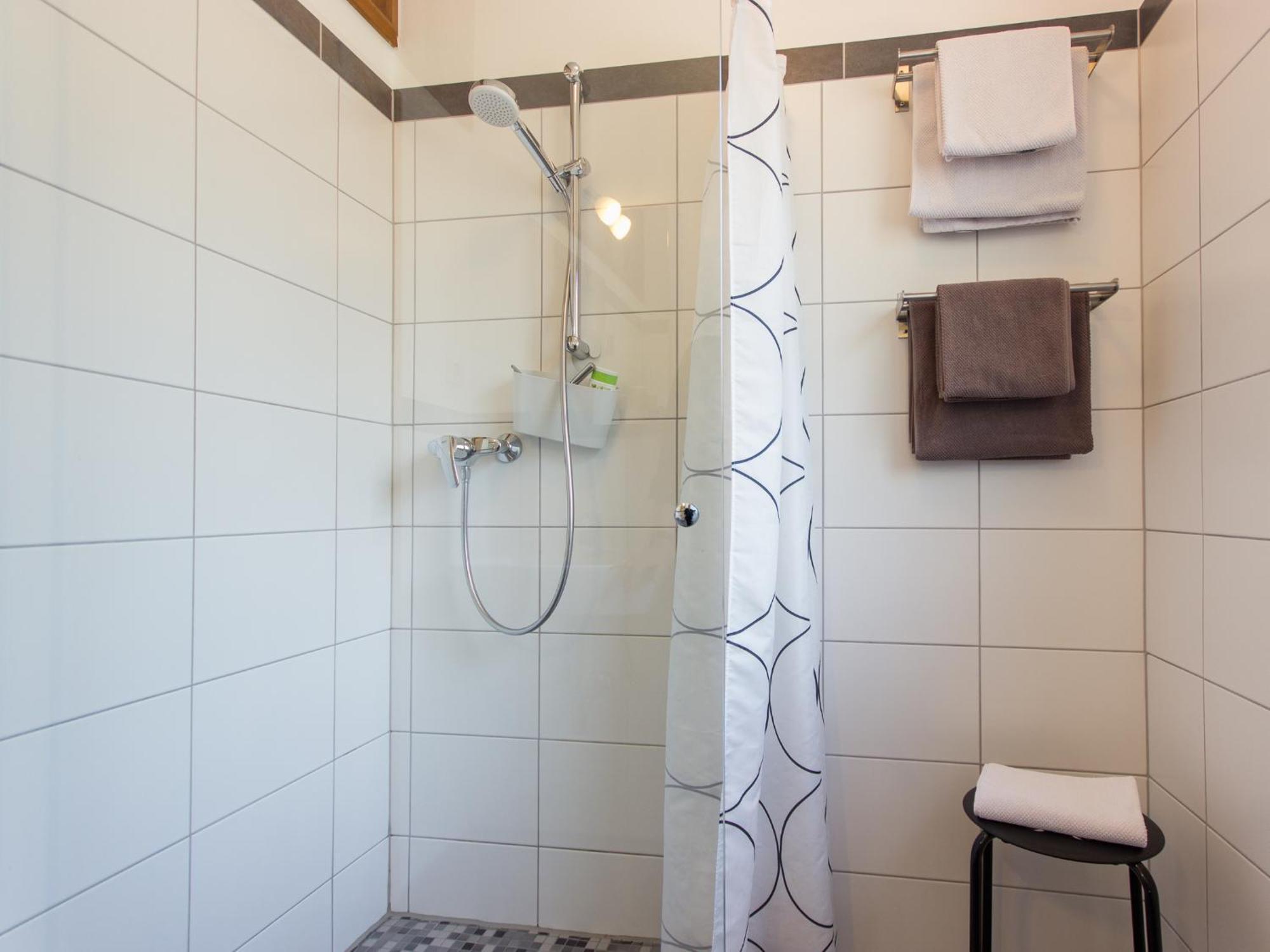 Ferienhaus Schwaab-Scherr, Genau Zwischen Bernkastel-Kues Und Traben-Trarbach, Mit Kostenlosem Oepnv-Ticket Fuer Bus Und Bahn, Parkplaetzen Und Fahrradgarage Erden Ngoại thất bức ảnh